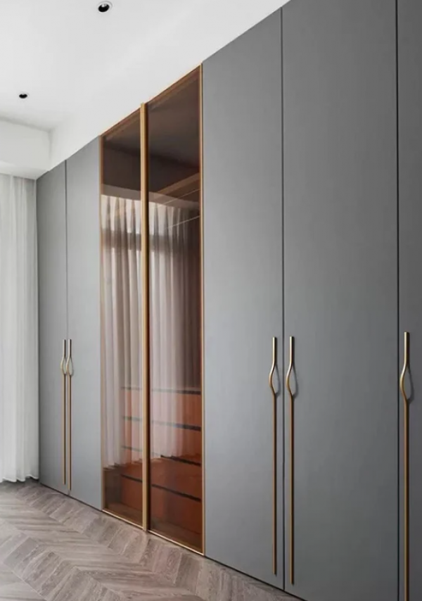 Kabinet dengan Pegangan Unik